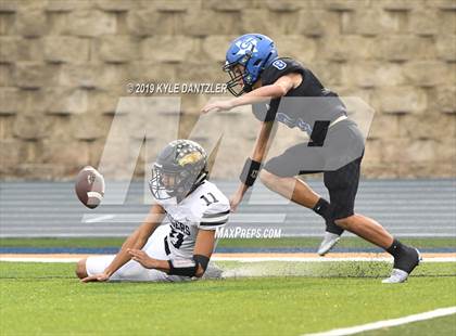 Thumbnail 2 in Rogers vs. Gunter (UIL 3A Division 2 Region 2 Semifinal) photogallery.