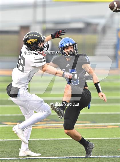 Thumbnail 2 in Rogers vs. Gunter (UIL 3A Division 2 Region 2 Semifinal) photogallery.