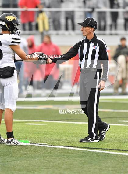 Thumbnail 3 in Rogers vs. Gunter (UIL 3A Division 2 Region 2 Semifinal) photogallery.