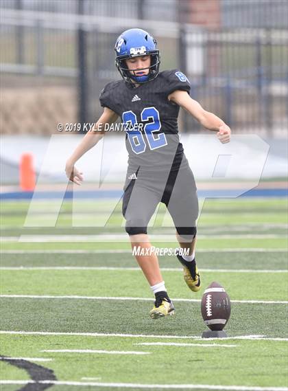 Thumbnail 2 in Rogers vs. Gunter (UIL 3A Division 2 Region 2 Semifinal) photogallery.