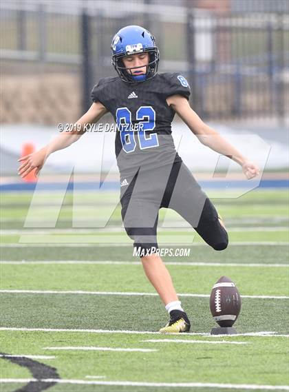 Thumbnail 3 in Rogers vs. Gunter (UIL 3A Division 2 Region 2 Semifinal) photogallery.