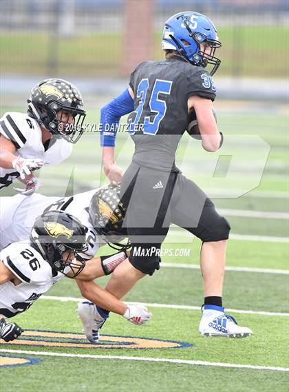 Thumbnail 1 in Rogers vs. Gunter (UIL 3A Division 2 Region 2 Semifinal) photogallery.