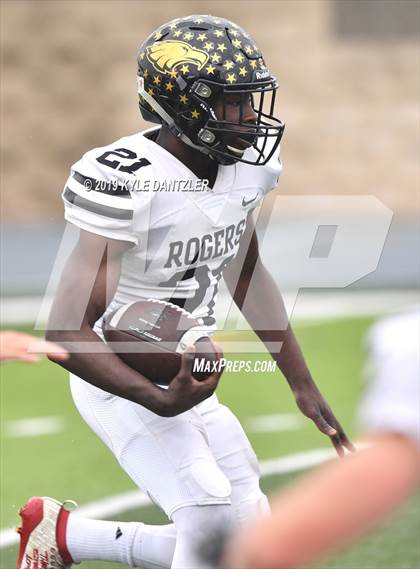 Thumbnail 2 in Rogers vs. Gunter (UIL 3A Division 2 Region 2 Semifinal) photogallery.