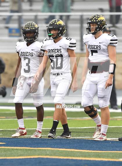 Thumbnail 3 in Rogers vs. Gunter (UIL 3A Division 2 Region 2 Semifinal) photogallery.