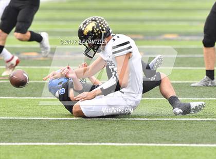 Thumbnail 2 in Rogers vs. Gunter (UIL 3A Division 2 Region 2 Semifinal) photogallery.