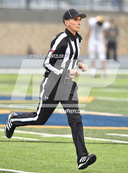 Thumbnail 1 in Rogers vs. Gunter (UIL 3A Division 2 Region 2 Semifinal) photogallery.