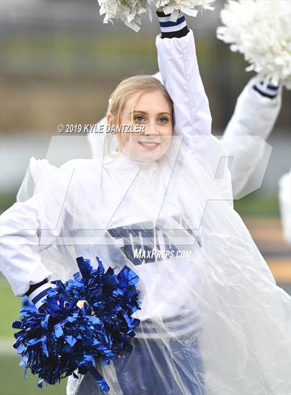 Thumbnail 3 in Rogers vs. Gunter (UIL 3A Division 2 Region 2 Semifinal) photogallery.