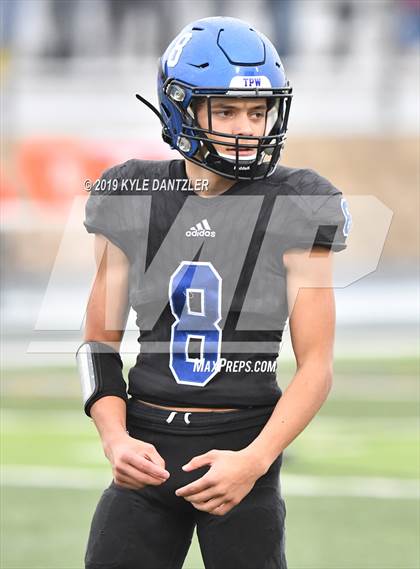 Thumbnail 2 in Rogers vs. Gunter (UIL 3A Division 2 Region 2 Semifinal) photogallery.