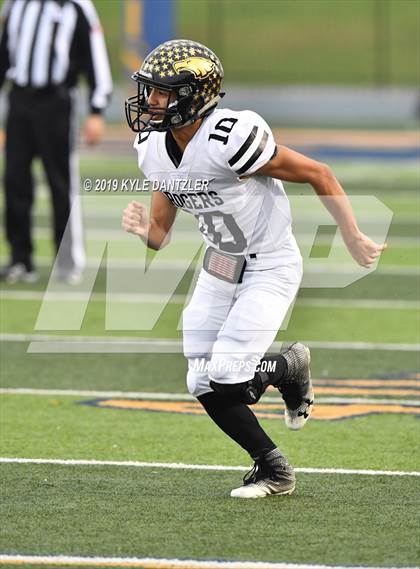 Thumbnail 2 in Rogers vs. Gunter (UIL 3A Division 2 Region 2 Semifinal) photogallery.