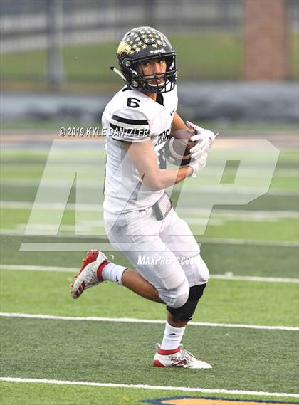 Thumbnail 2 in Rogers vs. Gunter (UIL 3A Division 2 Region 2 Semifinal) photogallery.