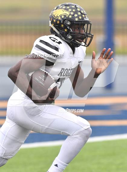 Thumbnail 1 in Rogers vs. Gunter (UIL 3A Division 2 Region 2 Semifinal) photogallery.