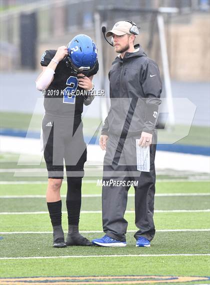 Thumbnail 1 in Rogers vs. Gunter (UIL 3A Division 2 Region 2 Semifinal) photogallery.