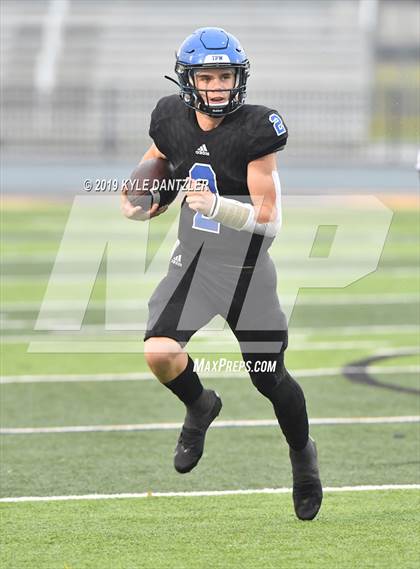 Thumbnail 1 in Rogers vs. Gunter (UIL 3A Division 2 Region 2 Semifinal) photogallery.