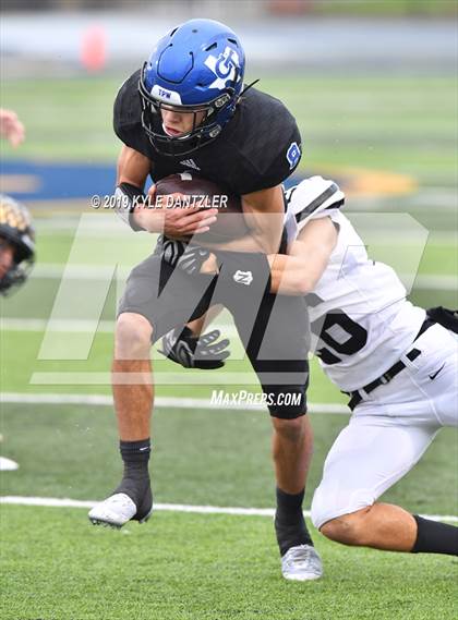 Thumbnail 2 in Rogers vs. Gunter (UIL 3A Division 2 Region 2 Semifinal) photogallery.