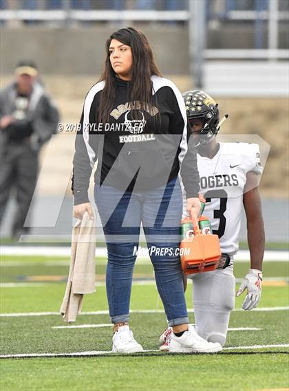Thumbnail 3 in Rogers vs. Gunter (UIL 3A Division 2 Region 2 Semifinal) photogallery.