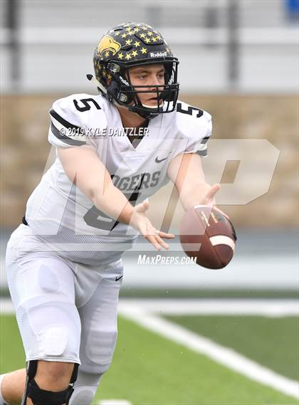 Thumbnail 1 in Rogers vs. Gunter (UIL 3A Division 2 Region 2 Semifinal) photogallery.