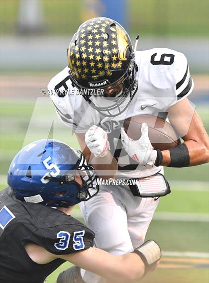 Thumbnail 3 in Rogers vs. Gunter (UIL 3A Division 2 Region 2 Semifinal) photogallery.