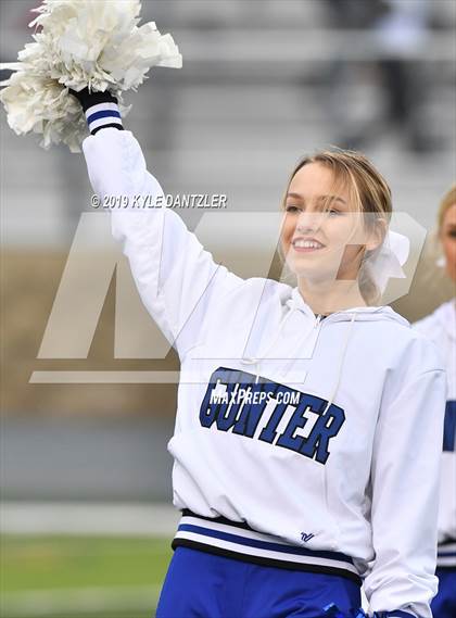 Thumbnail 3 in Rogers vs. Gunter (UIL 3A Division 2 Region 2 Semifinal) photogallery.