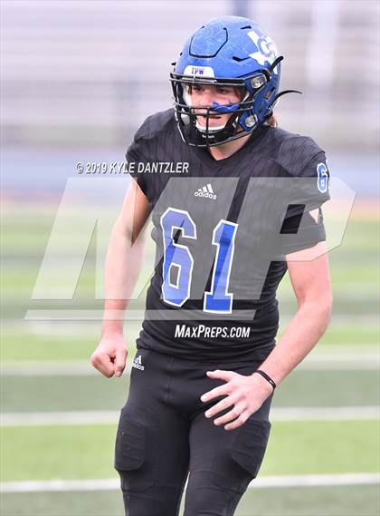 Thumbnail 2 in Rogers vs. Gunter (UIL 3A Division 2 Region 2 Semifinal) photogallery.