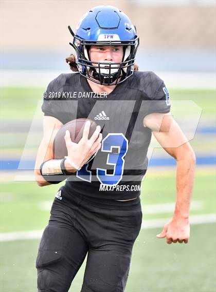 Thumbnail 2 in Rogers vs. Gunter (UIL 3A Division 2 Region 2 Semifinal) photogallery.