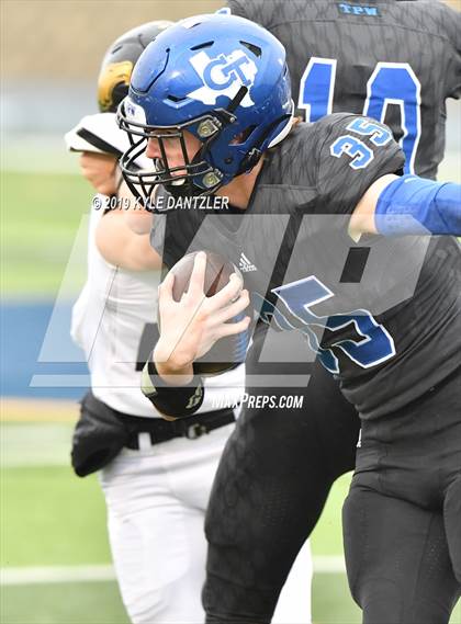 Thumbnail 2 in Rogers vs. Gunter (UIL 3A Division 2 Region 2 Semifinal) photogallery.