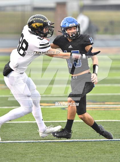 Thumbnail 3 in Rogers vs. Gunter (UIL 3A Division 2 Region 2 Semifinal) photogallery.