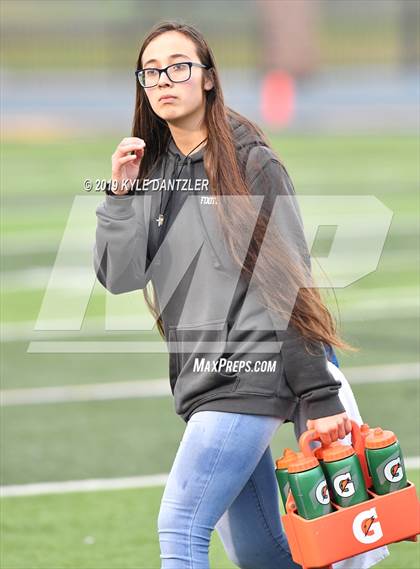 Thumbnail 2 in Rogers vs. Gunter (UIL 3A Division 2 Region 2 Semifinal) photogallery.