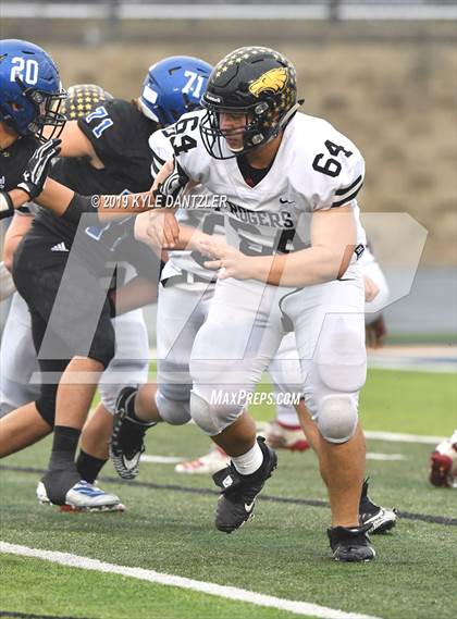 Thumbnail 2 in Rogers vs. Gunter (UIL 3A Division 2 Region 2 Semifinal) photogallery.