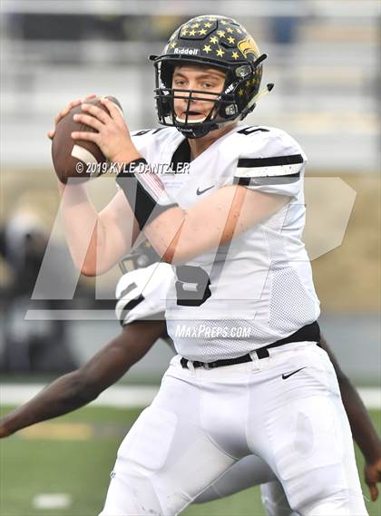 Thumbnail 2 in Rogers vs. Gunter (UIL 3A Division 2 Region 2 Semifinal) photogallery.