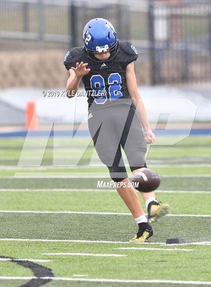 Thumbnail 1 in Rogers vs. Gunter (UIL 3A Division 2 Region 2 Semifinal) photogallery.
