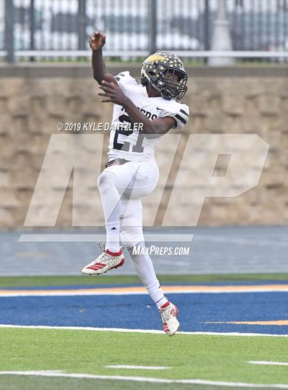 Thumbnail 3 in Rogers vs. Gunter (UIL 3A Division 2 Region 2 Semifinal) photogallery.