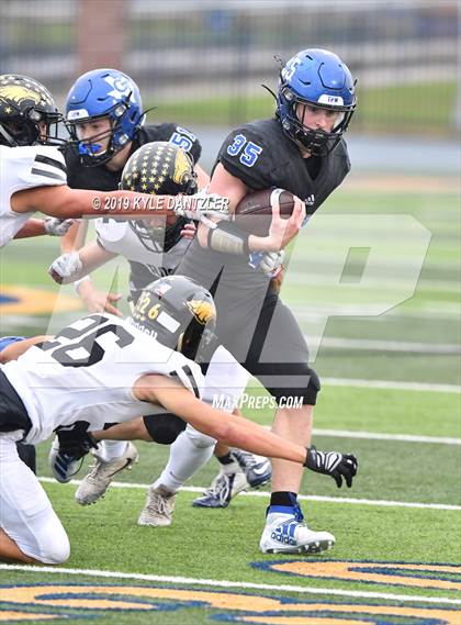 Thumbnail 2 in Rogers vs. Gunter (UIL 3A Division 2 Region 2 Semifinal) photogallery.