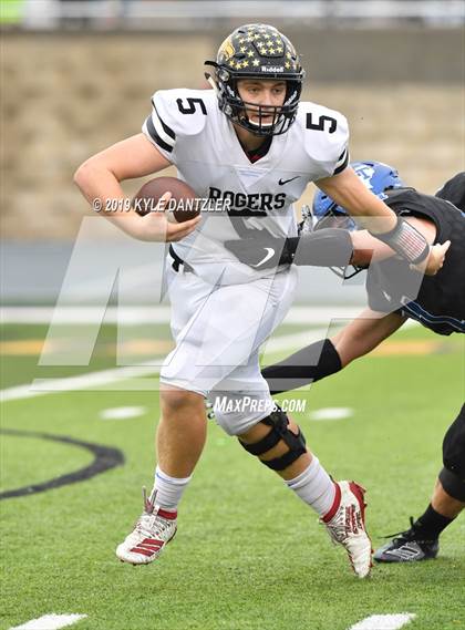 Thumbnail 3 in Rogers vs. Gunter (UIL 3A Division 2 Region 2 Semifinal) photogallery.