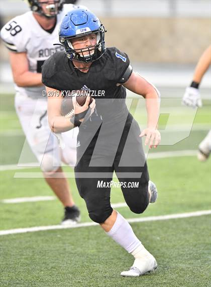 Thumbnail 3 in Rogers vs. Gunter (UIL 3A Division 2 Region 2 Semifinal) photogallery.