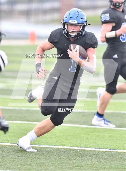 Thumbnail 3 in Rogers vs. Gunter (UIL 3A Division 2 Region 2 Semifinal) photogallery.
