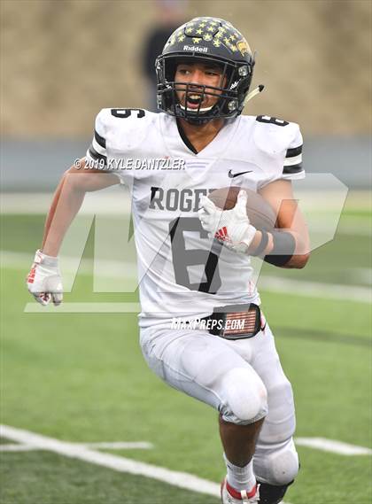 Thumbnail 2 in Rogers vs. Gunter (UIL 3A Division 2 Region 2 Semifinal) photogallery.