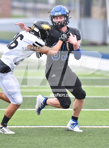 Thumbnail 3 in Rogers vs. Gunter (UIL 3A Division 2 Region 2 Semifinal) photogallery.