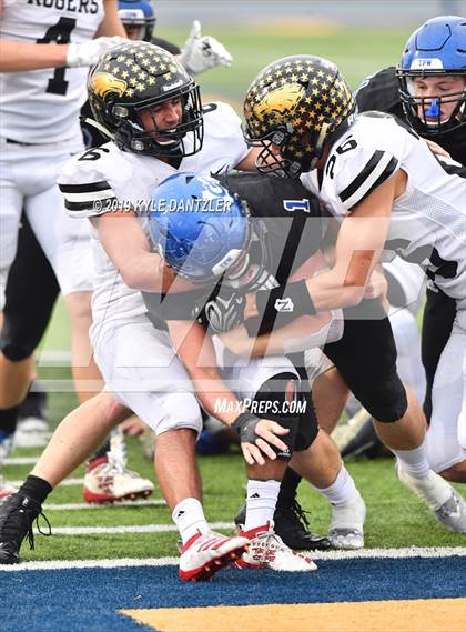 Thumbnail 2 in Rogers vs. Gunter (UIL 3A Division 2 Region 2 Semifinal) photogallery.