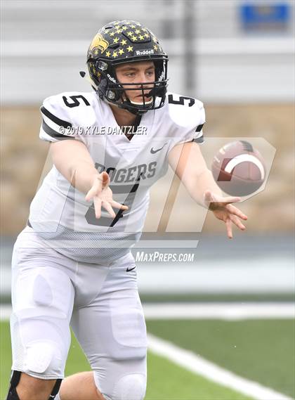 Thumbnail 2 in Rogers vs. Gunter (UIL 3A Division 2 Region 2 Semifinal) photogallery.