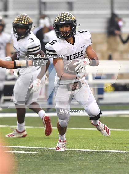 Thumbnail 1 in Rogers vs. Gunter (UIL 3A Division 2 Region 2 Semifinal) photogallery.