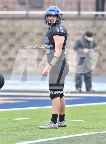 Thumbnail 3 in Rogers vs. Gunter (UIL 3A Division 2 Region 2 Semifinal) photogallery.