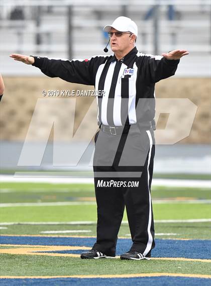 Thumbnail 1 in Rogers vs. Gunter (UIL 3A Division 2 Region 2 Semifinal) photogallery.
