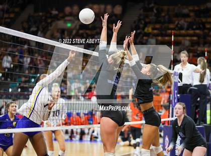 Thumbnail 1 in Rampart vs. Grandview (CHSAA 5A 2nd Round) photogallery.