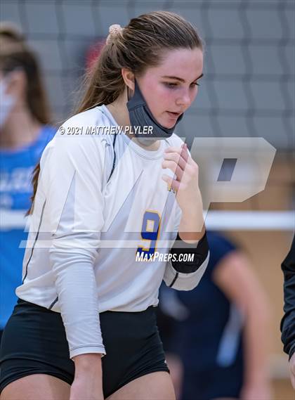Thumbnail 2 in McMichael vs Foard (NCHSAA 2A Final) (1 of 2 - the game) photogallery.