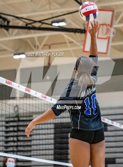 Thumbnail 1 in McMichael vs Foard (NCHSAA 2A Final) (1 of 2 - the game) photogallery.