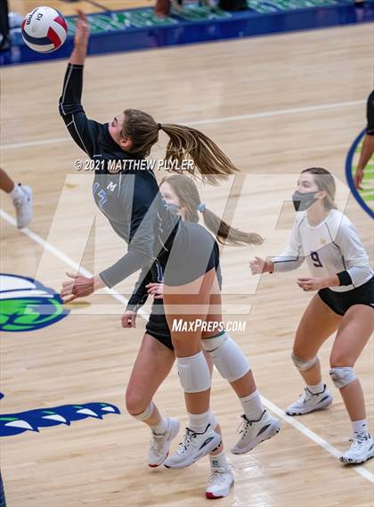 Thumbnail 1 in McMichael vs Foard (NCHSAA 2A Final) (1 of 2 - the game) photogallery.