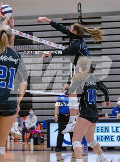 Thumbnail 3 in McMichael vs Foard (NCHSAA 2A Final) (1 of 2 - the game) photogallery.