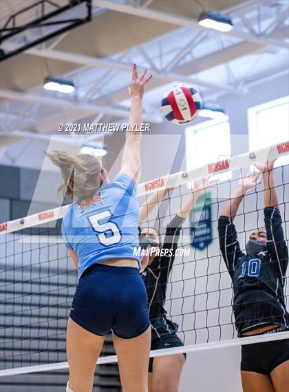 Thumbnail 3 in McMichael vs Foard (NCHSAA 2A Final) (1 of 2 - the game) photogallery.