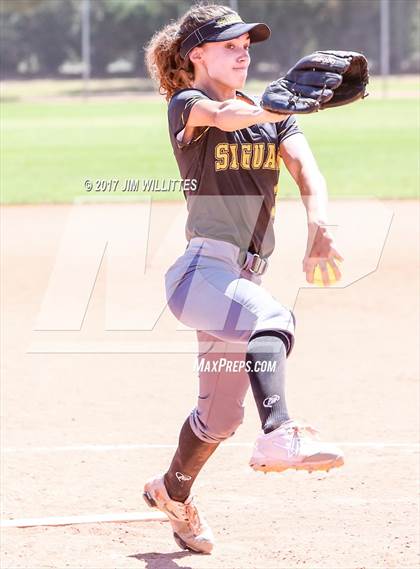 Thumbnail 2 in Saguaro vs. Tempe (Chandle Prep Softball Classic)  photogallery.
