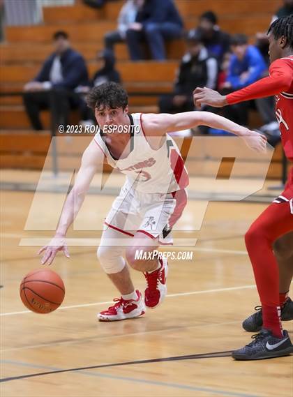 Thumbnail 2 in Amityville vs Mount Sinai (NYSPHSAA Section XI Class A Semifinal) photogallery.
